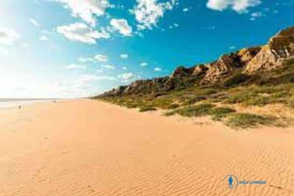 Playa amplia de Huelva para una jornada en familia