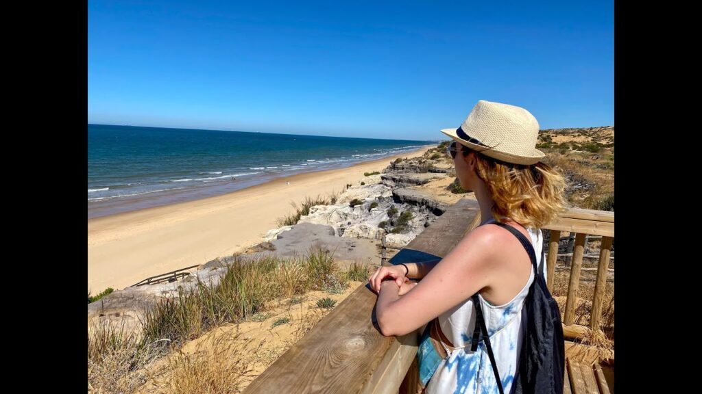 Miniatura del vídeo: PLAYA DE CUESTA MANELI GUIA DE VIAJE HUELVA, ANDALUCIA